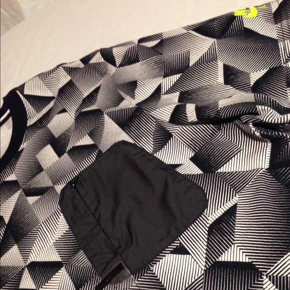 Nike Men's black white tshirt tee - Picture 3 of 3